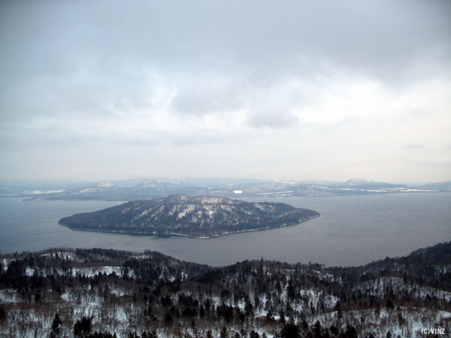 雪景色　北海道　道東 屈斜路湖 砂湯 白鳥 美幌峠より屈斜路湖と中島を望む